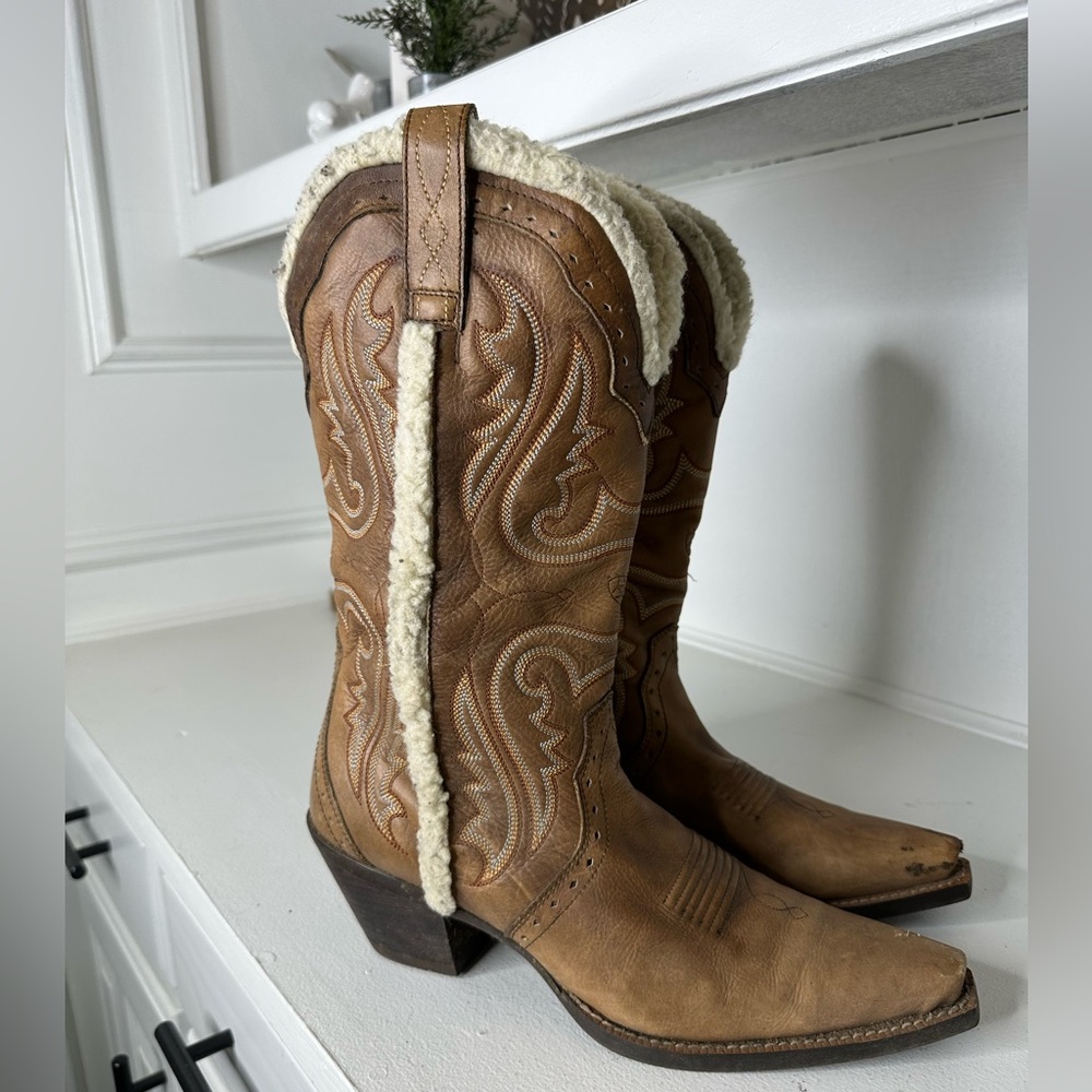 **SOLD**Ariat Women's 8.5B Shearling-Lined Western Boots Tan Leather - Picture 5 of 9